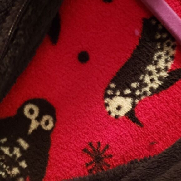 WARM fuzzy Sweatshirt w/ Red Penguin Inside Accent - Picture 3 of 11